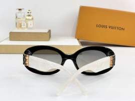 Picture of Louis Vuitton Sunglasses _SKUfw76324525fw